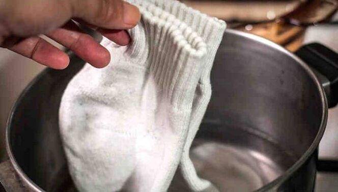 Cooking socks against fungus on the feet